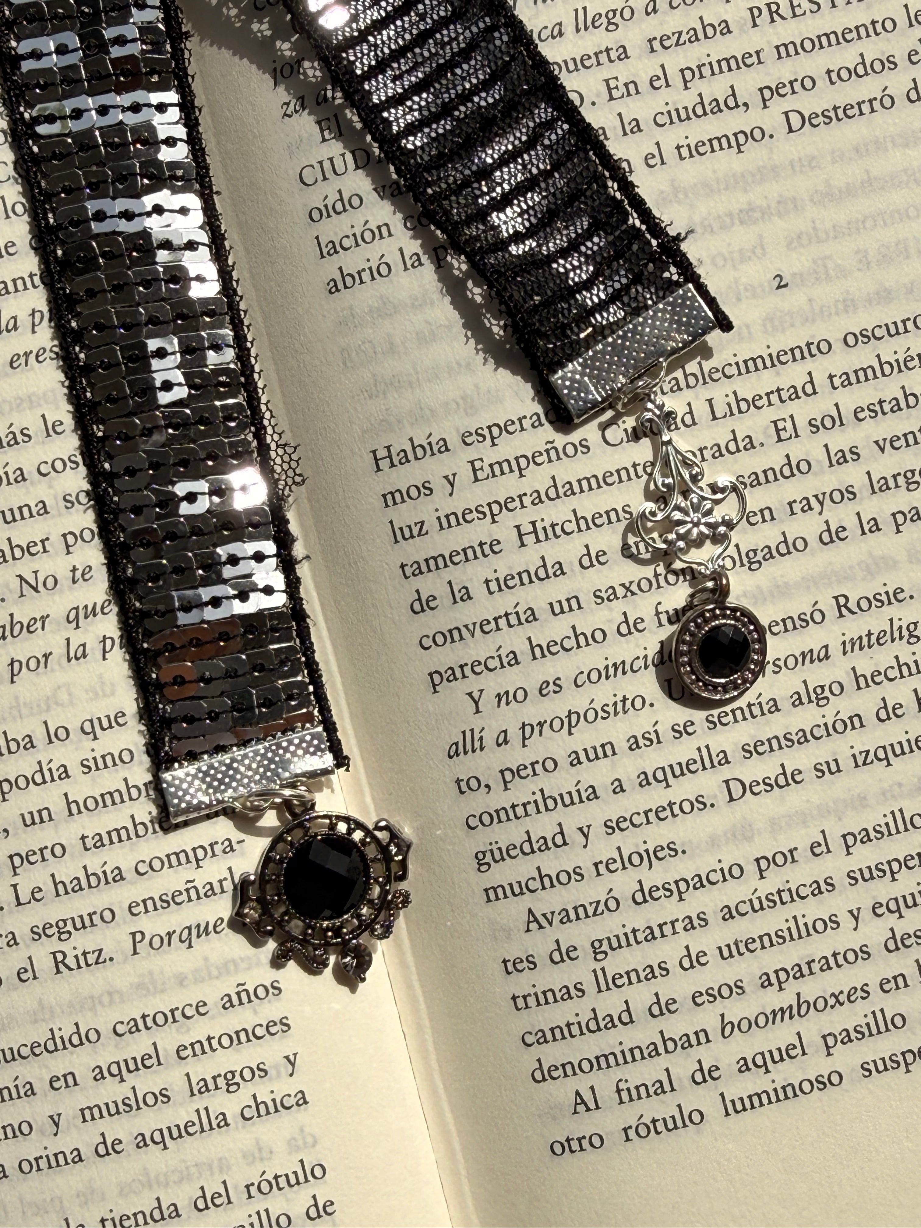 Marcapáginas dark