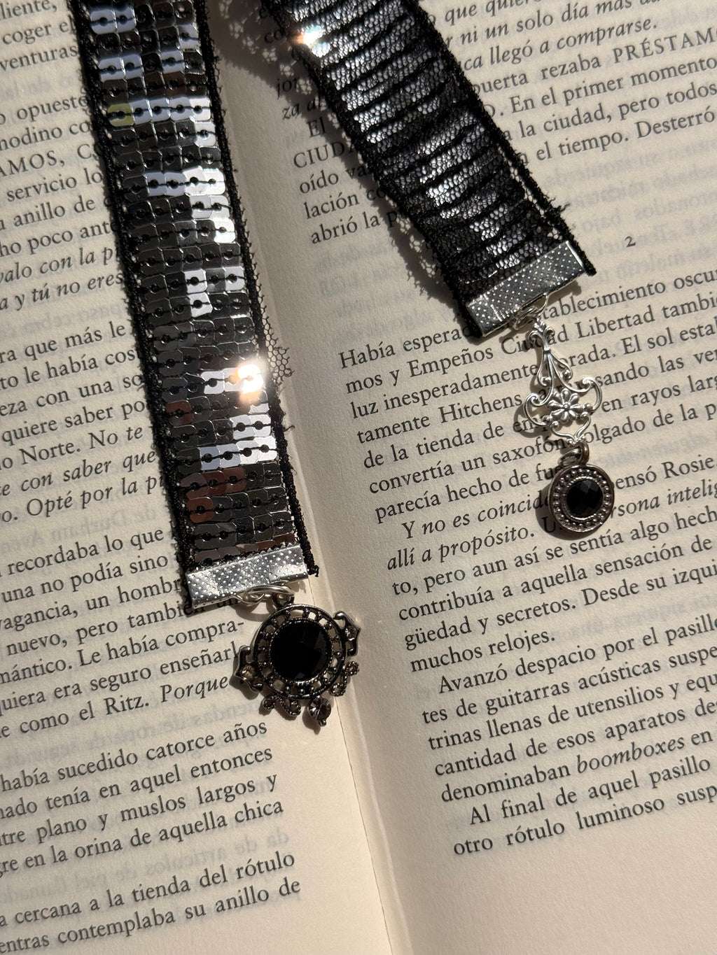 Marcapáginas dark